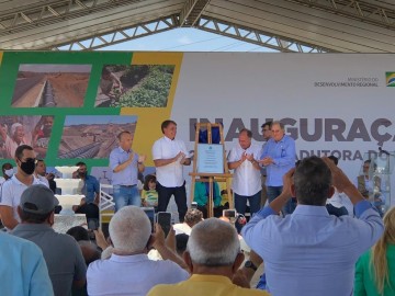 Bolsonaro inaugura trecho de obra de abastecimento no Sertão de Pernambuco