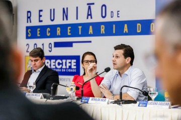 Geraldo Júlio anuncia redução de custos da Prefeitura
