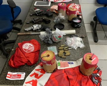 Três integrantes da torcida do Náutico são detidos com explosivos, armas e drogas; polícia detalha apreensão