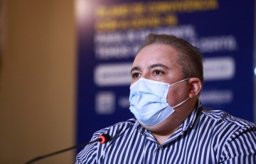 Secretário de Saúde nega falta de medicamentos do kit intubação para pacientes com a Covid-19