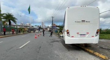 Homem morre atropelado por ônibus em Jaboatão, nesta terça