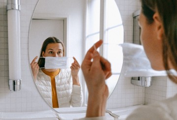 O uso de máscaras no banheiro