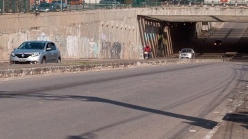 Túnel Felipe Camarão é interditado, mais uma vez, por alagamento 