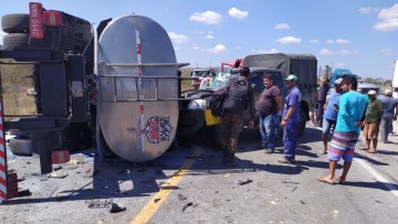 Acidente entre cinco veículos deixa uma pessoa morta na BR-423 em São Caetano