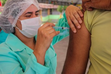 Pernambuco libera aplicação da 4ª dose da vacina contra Covid para adolescentes