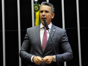 Deputado Federal, Felipe Carreras comenta suspensão por 12 meses de cargo e funções do partido 