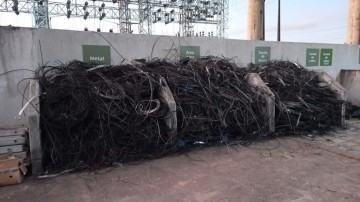 Neoenergia retira mais de três toneladas de fios irregulares no Alto do Moura e no Pátio da Feira, em Caruaru