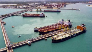 Dragagem possibilitará atracação de navios de grande porte em Suape