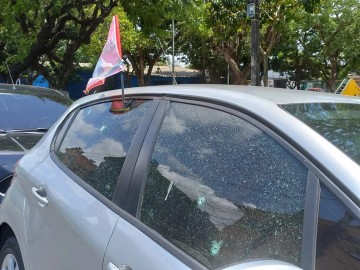 Casa com bandeira do MST e carro com bandeira de Lula são atingidos por tiros no Ipsep