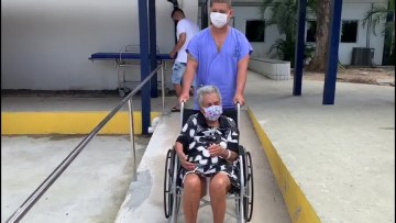 Idosa de 101 anos se cura da Covid-19 no Recife  