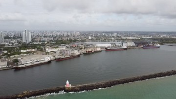 Porto do Recife registra aumento na movimentação de cargas e projeta ampliação para 2022