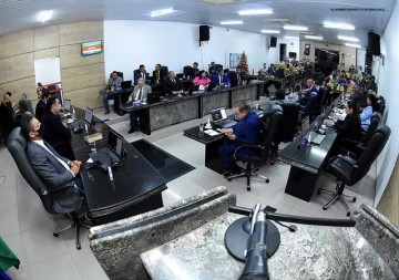 Câmara de vereadores de Caruaru aprovam aumento de salários e cotas parlamentares para 2025