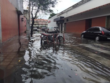 Chuva causa transtornos no Grande Recife