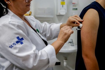 Vacina contra a dengue começa a ser ofertada a partir desta terça-feira (18) em Garanhuns