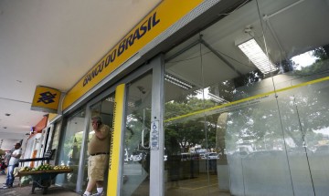 Bancários de Pernambuco realizam protesto contra reestruturação do Banco do Brasil