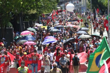 Inflação, desemprego e críticas ao Governo Bolsonaro  são temas da manifestação que acontece neste sábado no centro do Recife 