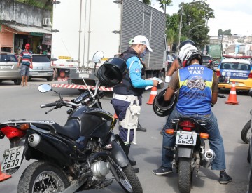Blitzes orientam mototaxistas na retomada das atividades em Jaboatão dos Guararapes 