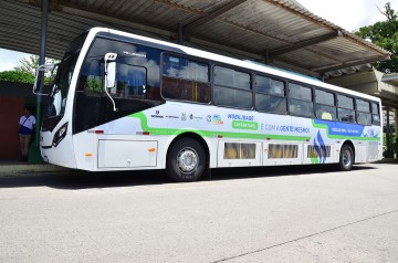 Ônibus movido a gás natural começa a ser testado no Recife