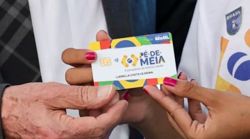 Ministro da Educação formaliza R$ 479,6 milhões para Pernambuco pelo programa Pé-de-Meia