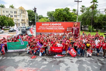 Professores aceitam proposta de reajuste salarial da Prefeitura do Recife e descartam greve