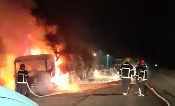 Incêndio atinge sete caminhões-cegonha em Goiana