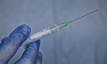 Anvisa alerta para venda de vacinas falsas contra covid-19 na internet