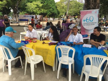 Ação no Recife sensibiliza população contra violência à pessoa idosa
