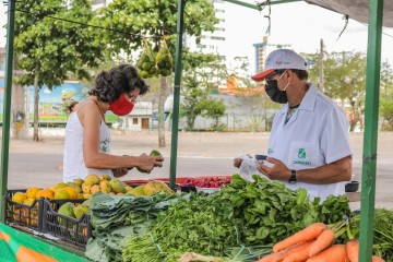 Feira da Agricultura Familiar de Caruaru oferece produtos livres de agrotóxicos e movimenta a economia local