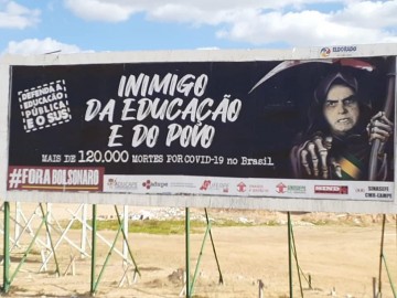 Professora da UFRPE é alvo de investigação da PF após críticas feitas ao governo de Jair Bolsonaro em um outdoor