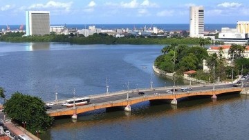 Pontes no Bairro do Recife com sentidos invertidos têm primeiro dia útil nesta segunda