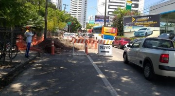 Obra de drenagem causa desvio de itinerário na Avenida Rui Barbosa, nas Graças 