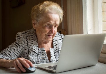 Uso da Internet no Brasil chegou a 81% da população entre 2020 e 2021, e 50% dos idosos estão conectados   