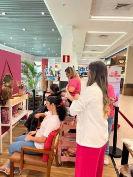Ação solidária promove corte de cabelo para confecção de perucas para pacientes com câncer