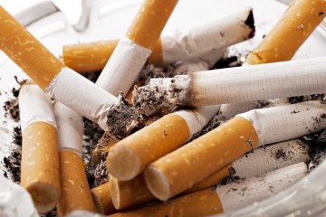 Nove em cada dez adolescentes compram cigarro em comércio autorizado