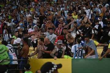 Brasil perde de 1 a 0 para Argentina e Fifa vai julgar confusão no Maracanã 