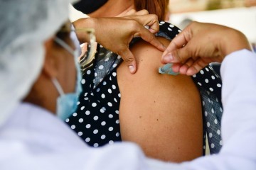 Caruaru amplia vacinação para pessoas com 34 anos ou mais 