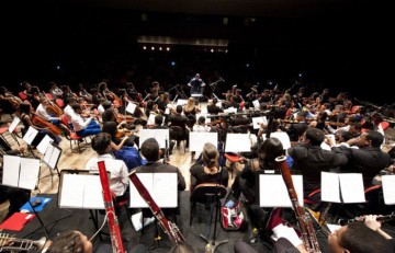 Orquestra Criança Cidadã homenageia professores em recital online