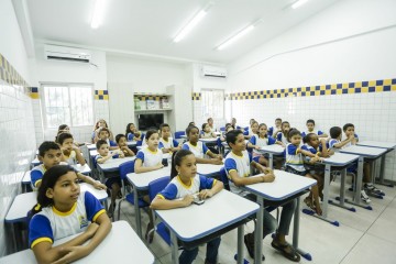 Alunos da rede de ensino do Recife retornam às aulas nesta terça (04)