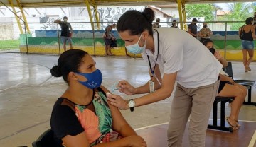 Após imunização em massa, Fernando de Noronha atinge 90% da população adulta vacinada com a primeira dose 