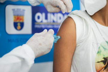 Olinda baixa idade da vacinação contra a covid-19 para 29 anos