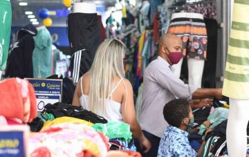 Economia: recuperação do varejo em Pernambuco, previsão de inflação alta até o final do ano e auxílio emergencial