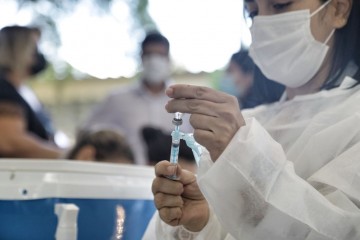 Recife autoriza reforço de vacina contra covid a partir de 50 anos e reduz intervalo para 120 dias