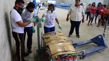 Bloco da Reciclagem movimenta a renda dos catadores do Recife 