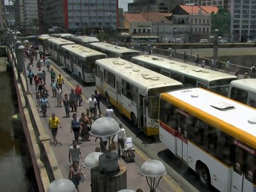 Recifenses são os que mais esperam pelo transporte público no Brasil