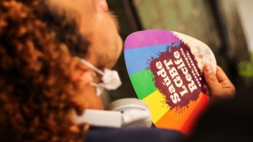 Ambulatório LGBT Patrícia Gomes cadastra usuários trans em programa de captação de talentos