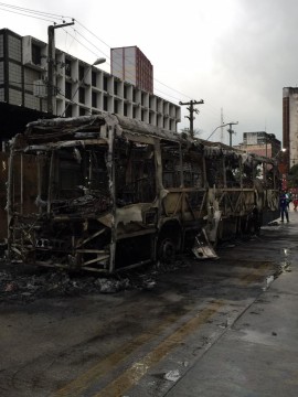 Incêndio de ônibus na Boa Vista será investigado pelo Instituto de Criminalística