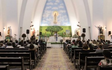 Santuário de Nossa Senhora de Fátima tem missas e homenagens à santa nesta segunda 