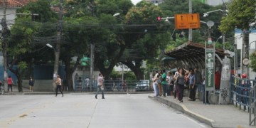 Primeiras paradas de ônibus na Conde da Boa Vista são instaladas 