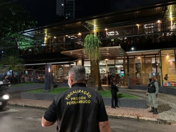 No primeiro dia de restrições, Procon-PE encontra irregularidades em bares e restaurantes da Região Metropolitana