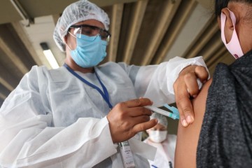  Paulo Câmara anuncia vacinação para idosos acima de 60 anos de idade em todo o Estado